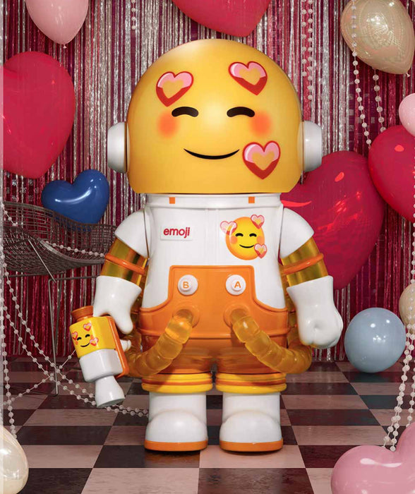 MEGA SPACE MOLLY 100% × emoji™ Series