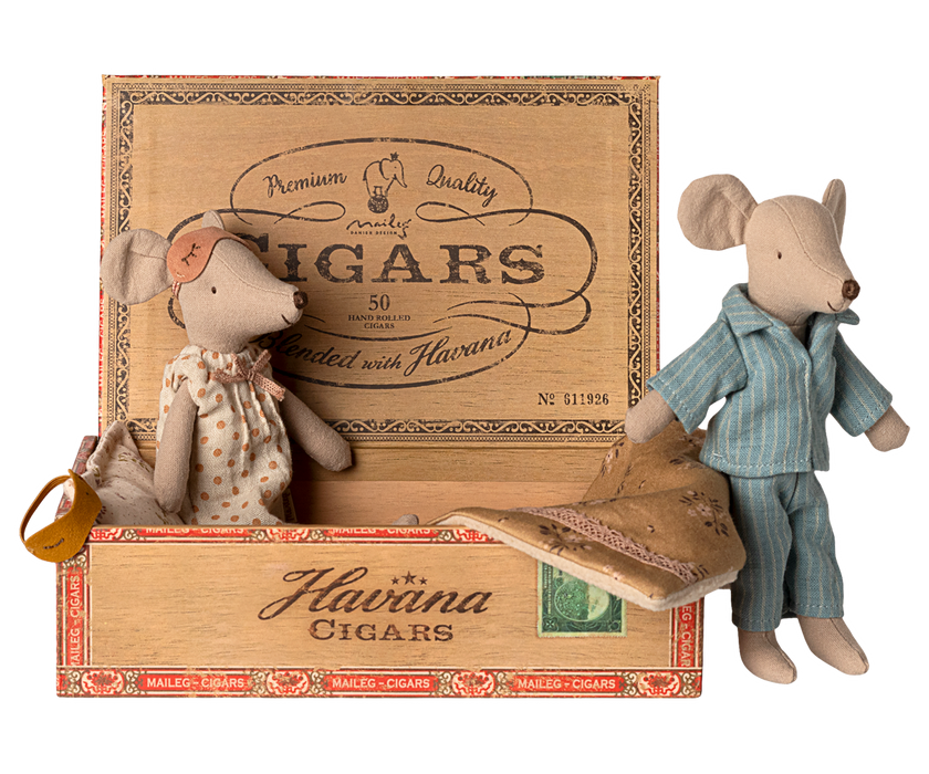 Mum & Dad in cigarbox