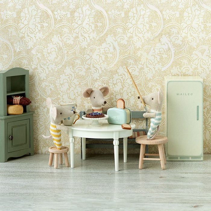 Vintage dining table,
Mouse - Off white