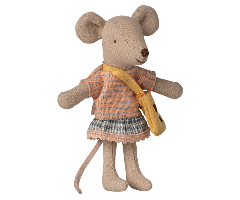 Little sister mouse with bag