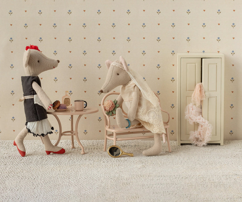 Wedding dress, Mum mouse